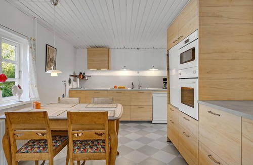 Glesborg House | Beautiful home in Glesborg with WiFi