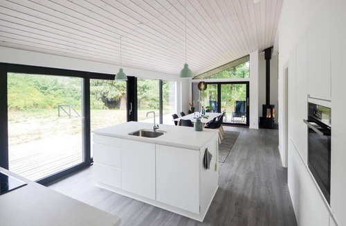 Fjellerup House | Beautiful home in Glesborg with WiFi