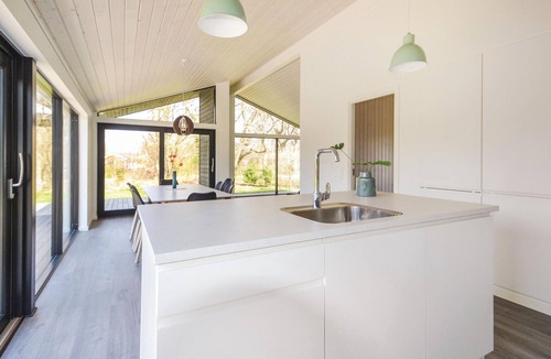 Fjellerup House | Beautiful home in Glesborg with WiFi