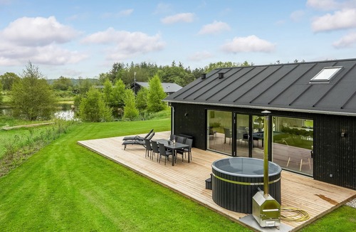 Fjellerup Strand House | Beautiful home in Glesborg with WiFi