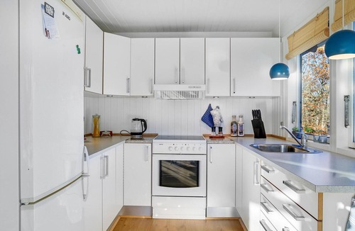 Fjellerup Strand House | Beautiful home in Glesborg with WiFi