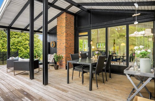 Fjellerup Strand House | Beautiful home in Glesborg with WiFi