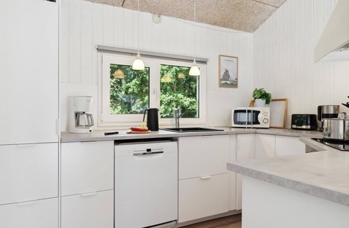 Fjellerup Strand House | Beautiful home in Glesborg with WiFi