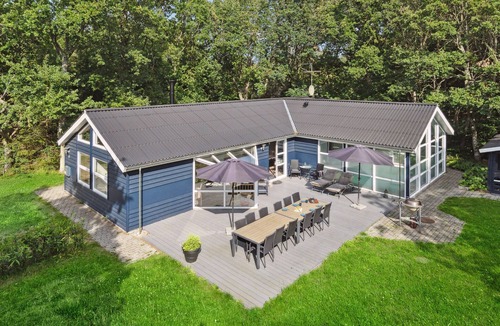 Fjellerup Strand House | Beautiful home in Glesborg with WiFi