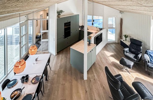 Fjellerup Strand House | Beautiful home in Glesborg with WiFi