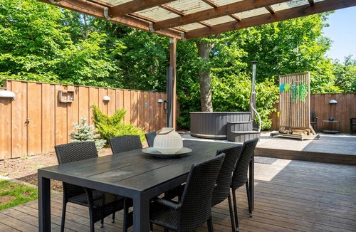 Glesborg House | Beautiful home in Glesborg with WiFi