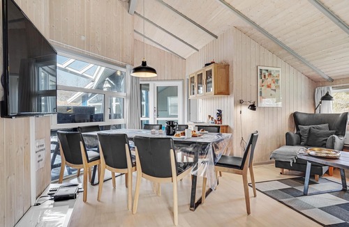 Reersø House | Beautiful home in Gørlev with kitchen