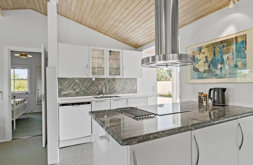 Udsholt House | Beautiful home in Græsted with kitchen