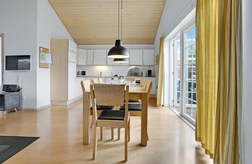 Grasten House | Beautiful home in Gråsten with kitchen