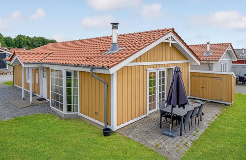 Grasten House | Beautiful home in Gråsten with kitchen