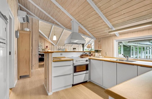 Grenaa House | Beautiful home in Grenaa with sauna