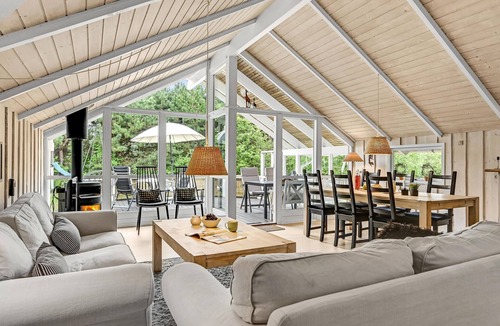 Grenaa House | Beautiful home in Grenaa with sauna