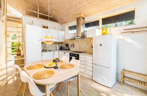 Grena Strand House | Beautiful home in Grenaa with kitchen
