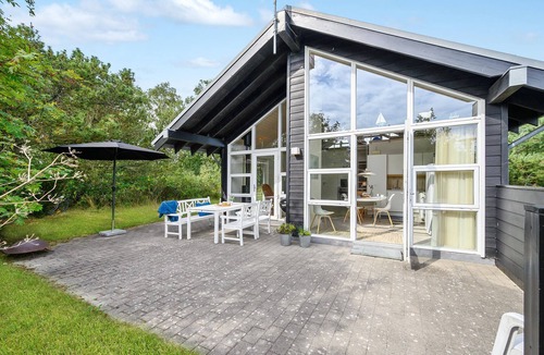 Grena Strand House | Beautiful home in Grenaa with kitchen