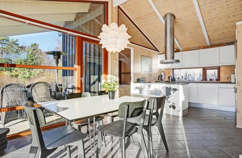Grena Strand House | Beautiful home in Grenaa with sauna