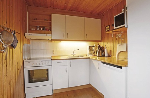 Gudhjem House | Beautiful home in Gudhjem with kitchen