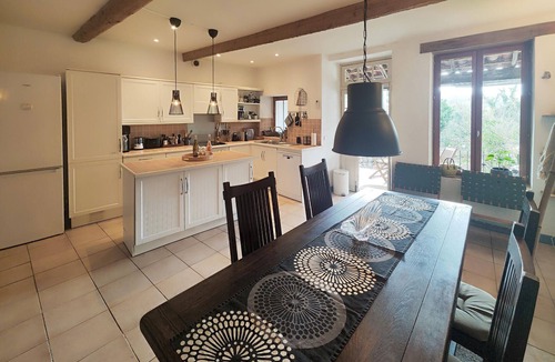 Herepian House | Beautiful home in Hérépian with WiFi