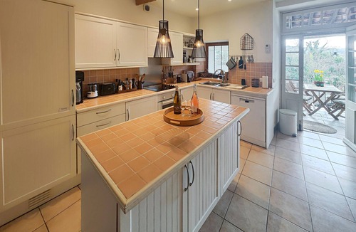 Herepian House | Beautiful home in Hérépian with WiFi
