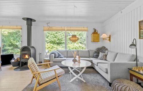 Hojby House | Beautiful Home In Højby With Wifi
