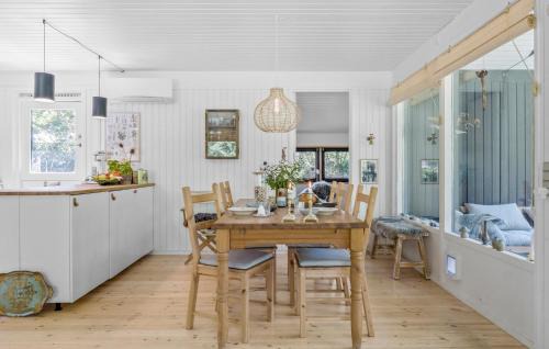 Hojby House | Beautiful Home In Højby With Wifi