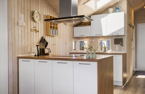 Bjerregaard House | Beautiful home in Hvide Sande with WiFi