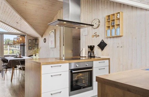 Bjerregaard House | Beautiful home in Hvide Sande with WiFi