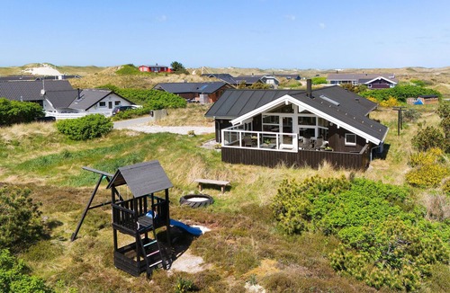 Bjerregaard House | Beautiful home in Hvide Sande with WiFi