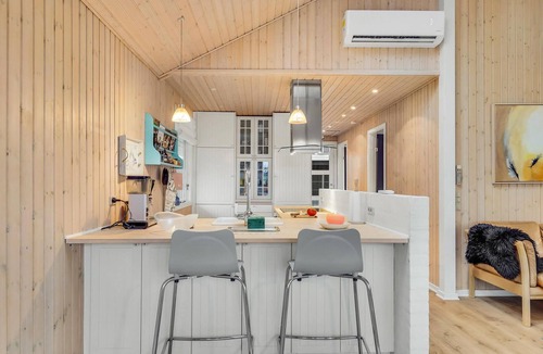 Haarby House | Beautiful home in Haarby with WiFi