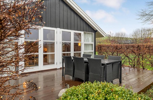 Haarby House | Beautiful home in Haarby with WiFi