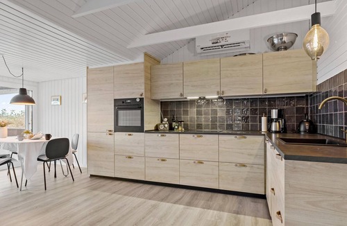 Hejsager Strand House | Beautiful home in Haderslev with WiFi