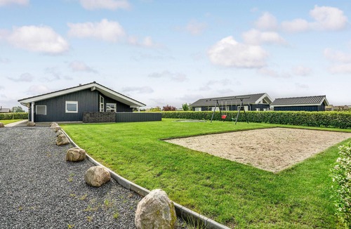 Flovt Strand House | Beautiful home in Haderslev with sauna