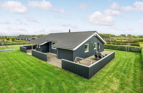 Flovt Strand House | Beautiful home in Haderslev with sauna