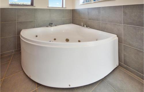 Flovt Strand House | Beautiful Home In Haderslev With Wifi