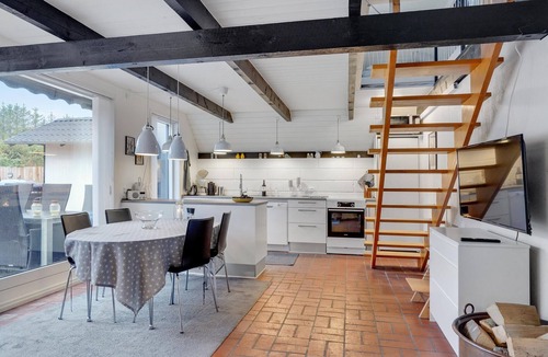 Haslevgarde House | Beautiful home in Hadsund with kitchen