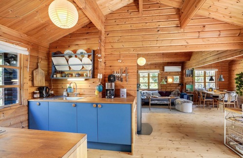 Odde House | Beautiful home in Hadsund with kitchen