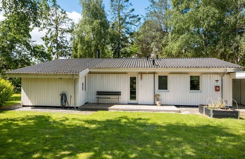 Helberskov Strand House | Beautiful home in Hadsund with sauna