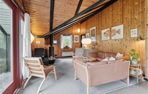 Odde House | Beautiful Home In Hadsund With Kitchen