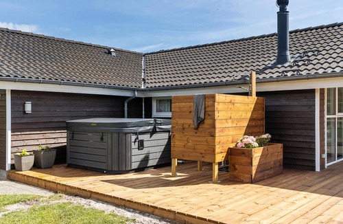 Hou House | Beautiful home in Hals with sauna