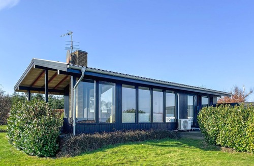 Hesselager House | Beautiful home in Hesselager with house sea view