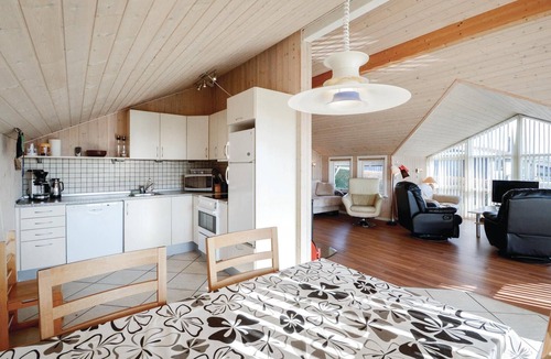 Hejlsminde Strand House | Beautiful home in Hejls with kitchen