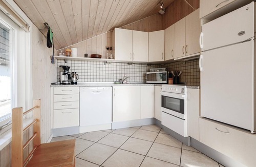 Hejlsminde Strand House | Beautiful home in Hejls with kitchen