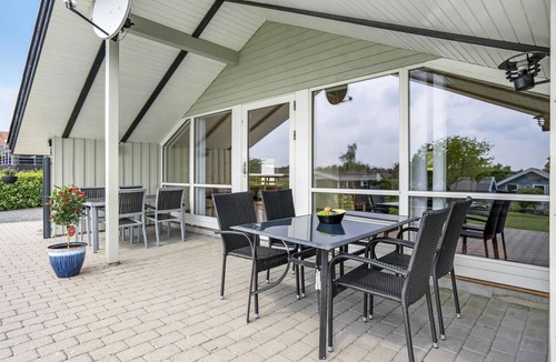 Hejlsminde Strand House | Beautiful home in Hejls with kitchen