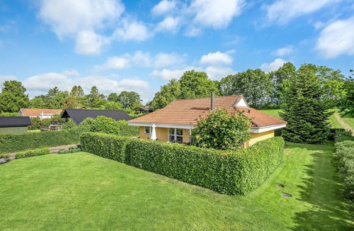 Hejlsminde Strand House | Beautiful home in Hejls with sauna