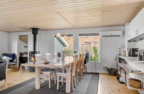 Hejlsminde Strand House | Beautiful home in Hejls with WiFi