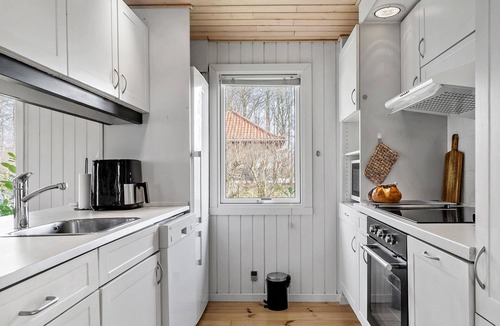 Hejlsminde Strand House | Beautiful home in Hejls with WiFi