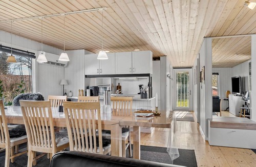 Hejlsminde Strand House | Beautiful home in Hejls with WiFi