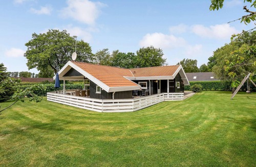 Hejlsminde Strand House | Beautiful home in Hejls with sauna
