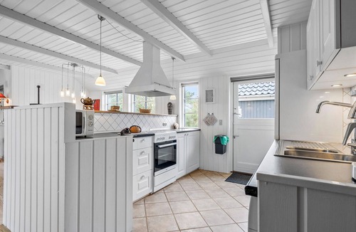 Hemmet House | Beautiful home in Hemmet with kitchen