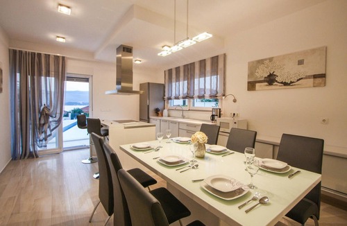 Okrug Gornji House | Beautiful home in Okrug Gornji