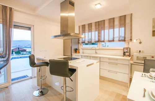 Okrug Gornji House | Beautiful home in Okrug Gornji